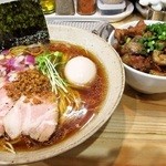 DAIKUMA - 鶏烏賊醤油　チャーシュー細切ご飯　味玉　チャーシュー１枚はサービス