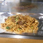 赤ちょうちん 光町 - ホルモン焼うどん　カルビーと豚肉とホルモン入り