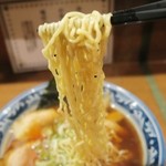 麺屋しらかわ - 縮れ麺持ち上げ☆