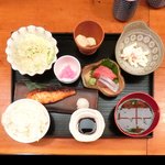 板前食堂 虎ノ門店 - 鮭西京焼きとお刺身の贅沢膳 1000円