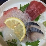 魚幸 - ランチの刺身盛り合わせ