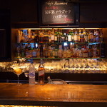 Funky - 店内1F。バーカウンタ