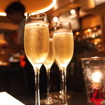 Funky - シャンパンで乾杯