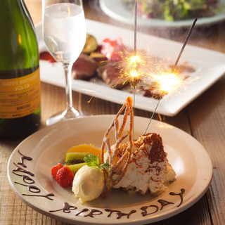 デザートプレートで大切な方をお祝い♪豪華な階段式肉のお寿司も