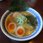 一世風靡 - 2015年10月18日(日)　期間限定　さんまの煮干しだしと豚骨のWスープラーメン(700円)＋煮たまご(50円)