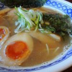 一世風靡 - 2015年10月18日(日)　期間限定　さんまの煮干しだしと豚骨のWスープラーメン(700円)＋煮たまご(50円)