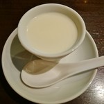 珍満茶楼 - 夜も杏仁豆腐は外せない…！