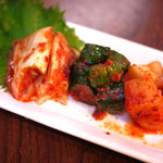 白川苑 - 本格キムチ盛り合わせ