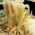 香味 - では、うどんからいただきましょう。ん？？食べてみると、硬すぎですよ。コシがあるって言うレベルではありません。これは、ちょっと違うかな～って思っちゃいました。出汁はいい感じでしたよ。