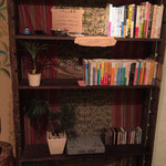 なっぱごちそう - 入り口の本棚