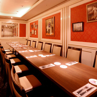How about hosting a business meeting or welcome party? We have private rooms for 10 to 18 people.