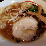 ワンタン麺880円