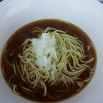 煮干乱舞 - 最近の中華そばは話題のπウォーターを使用。すっきりしつつ煮干の美味しさが際立ってます。写真はこの日たまたま材料切れでかけスタイルになってます。