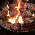 焼ジビエ 罠 - この日は鹿、猪、ヒグマのみ。残念ながら他のジビエはいただけず。焼き以外のメニューも用意してほしいなぁ。