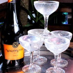 カリブの酒場 - シャンパンタワーはサービスであります