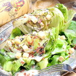 カリブの酒場 - サラダは焼きシーザーサラダ！