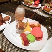 ロビーラウンジ 「マーブルラウンジ」 ヒルトン東京 - 彩り鮮やかなスイーツたちです