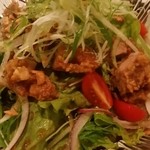 マルニ - 唐揚げガーリックサラダ