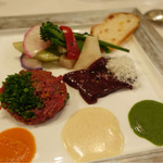 パッソ・ア・パッソ - 飛騨牛とアンティカフォルネリアサラミのミスト