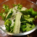 焼肉うしごろ - パクチーとキュウリのサラダ