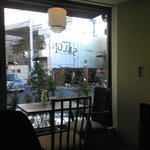 Kunitachi Tea House - 店内から外