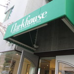 Kuraku Hausu - 昔からこの店構えです