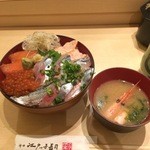 神田江戸ッ子寿司 - サーモン親子とサンマの贅沢丼1000円