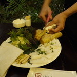 Nha Hang Ngon - 
      蟹と海老のすり身のサトウキビ巻き
      