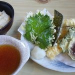 そば処 まつうら - 天ぷらと炊き込みご飯