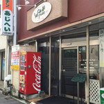 キッチン あじへい - 店舗外観。京成百貨店のすぐ横です。