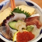 こい勢 - ランチちらし寿司（お味噌汁付）・・・税込１０８０円