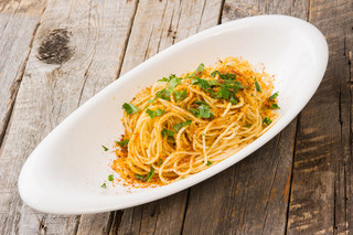 ワールドキッチン - シチリア風ペペロンチーニ　まぐろのカラスミがけスパゲッティ