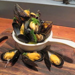 Ata - 仏・モンサンミッシェルのムール貝蒸し1