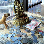 スバカマナ - ガネーシャにお賽銭が。