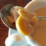 スバカマナ - スープの中には、具として、キノコ類がたくさん入っている。