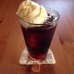 Cafe Pilz - コーヒーフロート　600円　バニラアイスかソフトクリームが選べます。