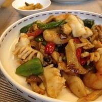 倶楽湾 - 2種の海鮮と野菜のネギソース炒め