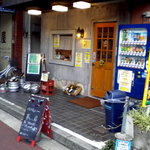 夏への扉 - お店の外観です