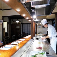 築地鉄板焼 Kurosawa - 店内　鉄板