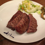 Gyuutan Sumiyaki Rikyuu - 牛タンは4枚、やはり食べ応えが良いです。