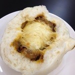 豚饅大王 - カレーチーズまん160円