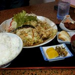 たぬき食堂 - 鳥皮のピリ辛炒め定食