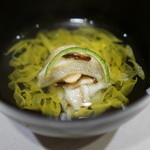 新ばし 星野 - 松茸と鱚、菊の花びらのお椀