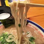 田中商店 - 博多『トリオ製麺』の低加水パッツン極細麺。