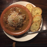 モツ煮込み480円＋ガーリックトースト150円