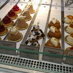 Dominique Ansel Bakery - 可愛らしいケーキ達が待っています。(2015年10月)