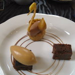 レストランRyu - スワン形シュークリーム、クラシックショコラ、同じくカラメルアイスのせ