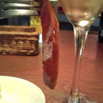 イタリアンとワインのお店 Red Leaves Bar - 自家製スモークサーモンと白ワイン