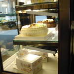アンヂェラス - ホールのバタークリームケーキが