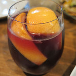 Osteria al Ponte - サングリア、赤ワインにフレッシュなフルーツの香りと酸味が味わえます